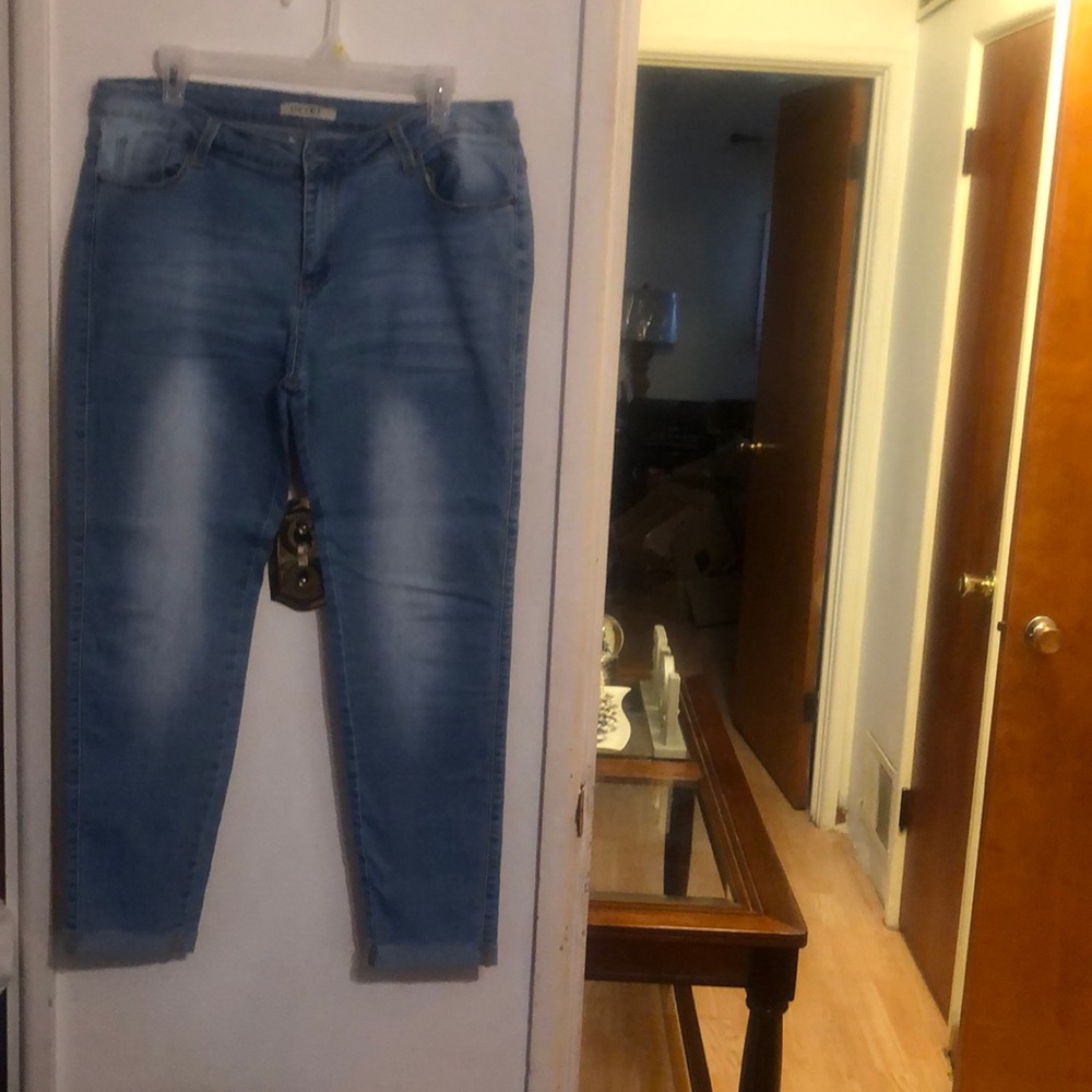 Women preowned like new denim crop jeans size (15)